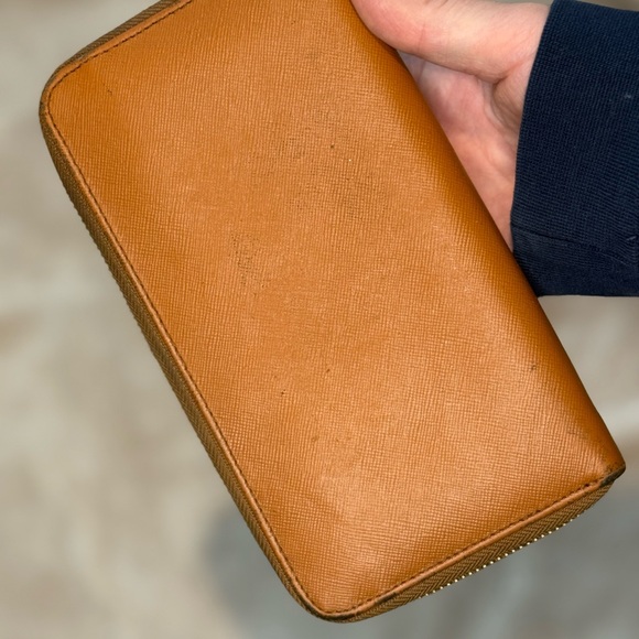 Tory Burch Tan Leather Zip Wallet - Picture 5 of 9
